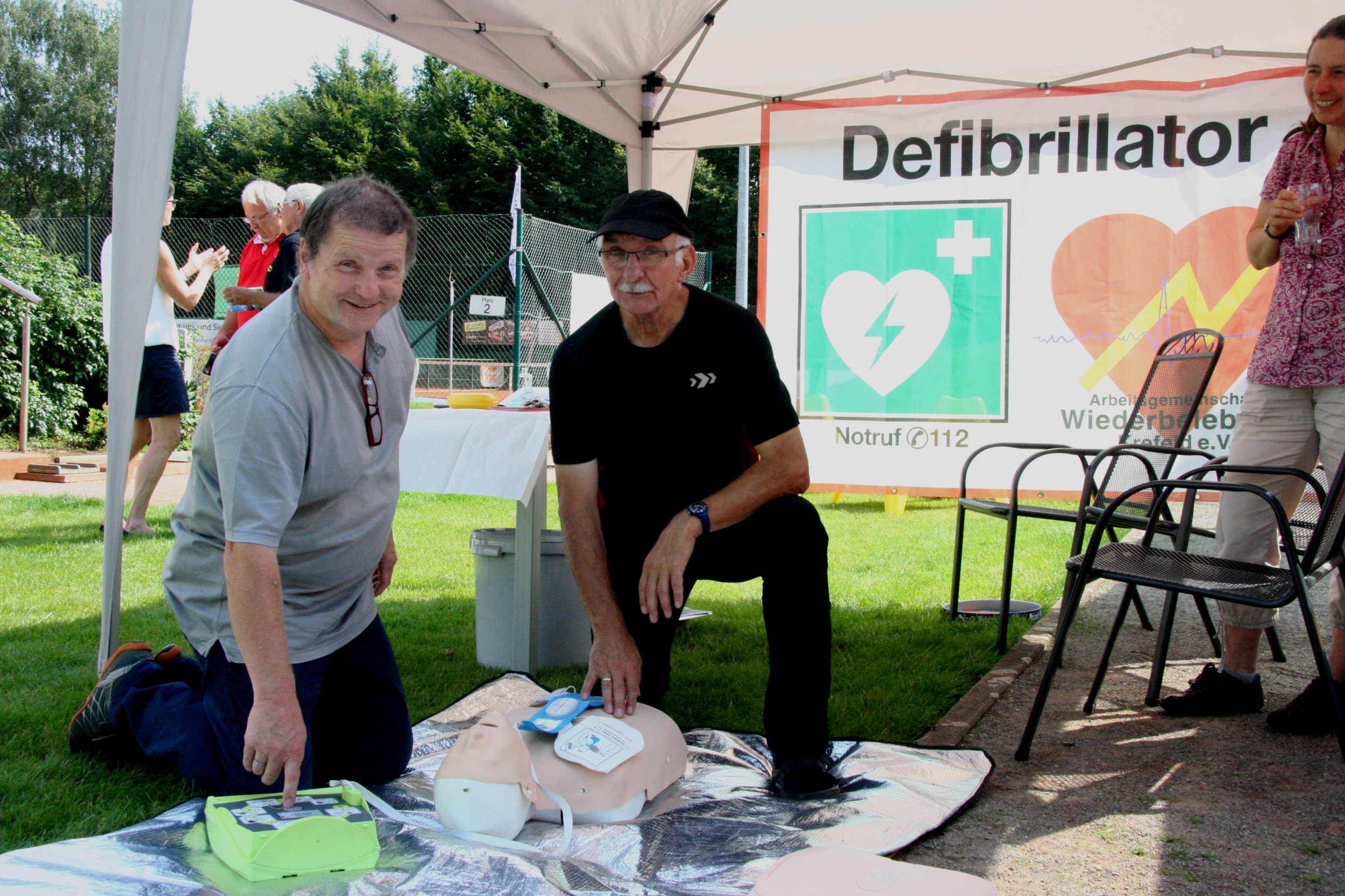 Tennis Wiederbelebung und AED 